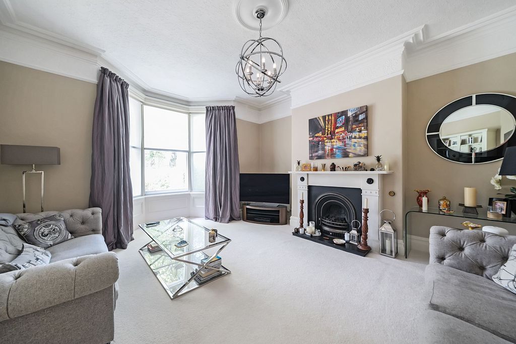 Property photo 3 of 23