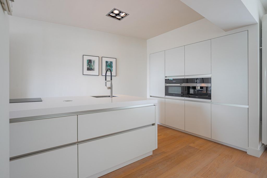 Property photo 3 of 27