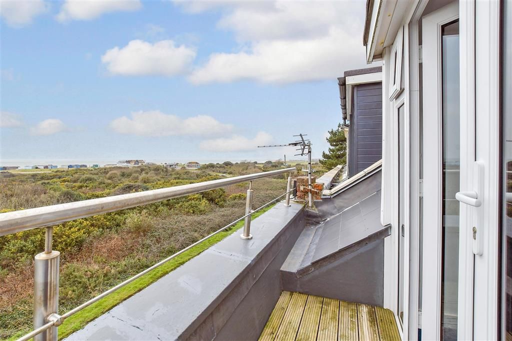 Property photo 2 of 16 Balcony / Terrace