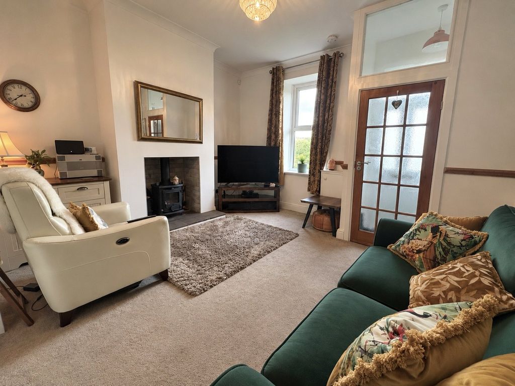 Property photo 2 of 18 Lounge