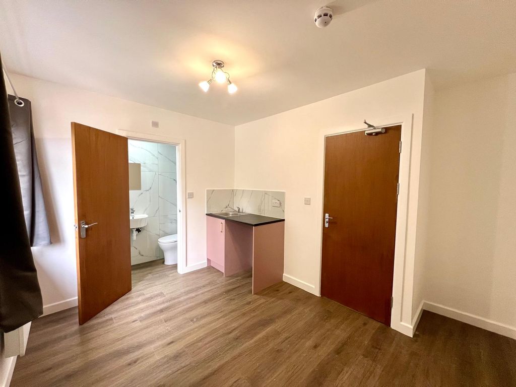 Property photo 3 of 26