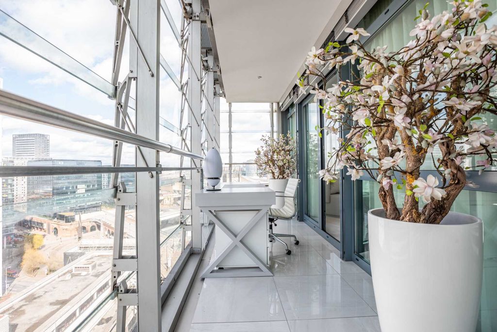 Property photo 3 of 25