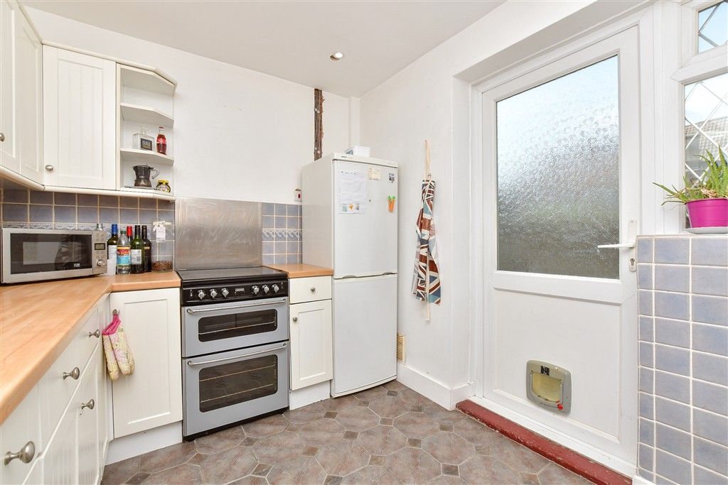 Property photo 2 of 10 Kitchen