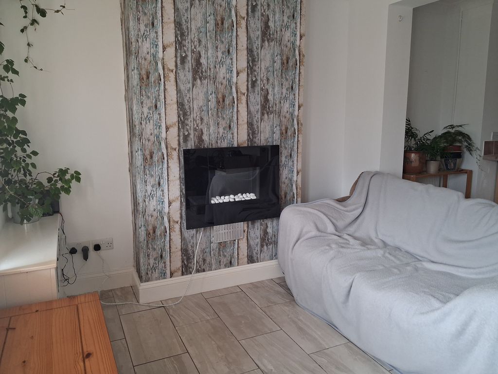 Property photo 2 of 11 15930 (1)
