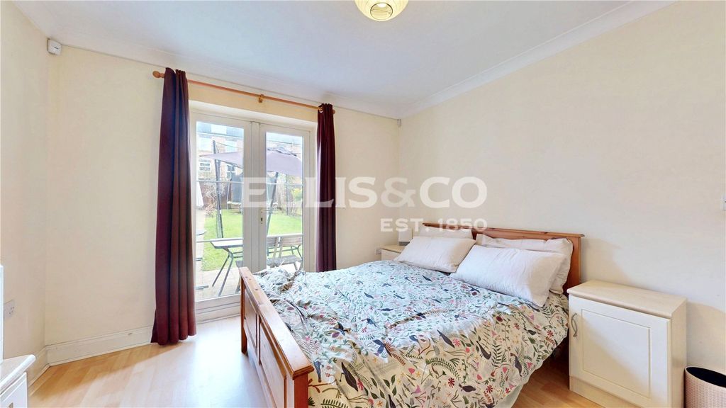 Property photo 3 of 22 Picture No. 05