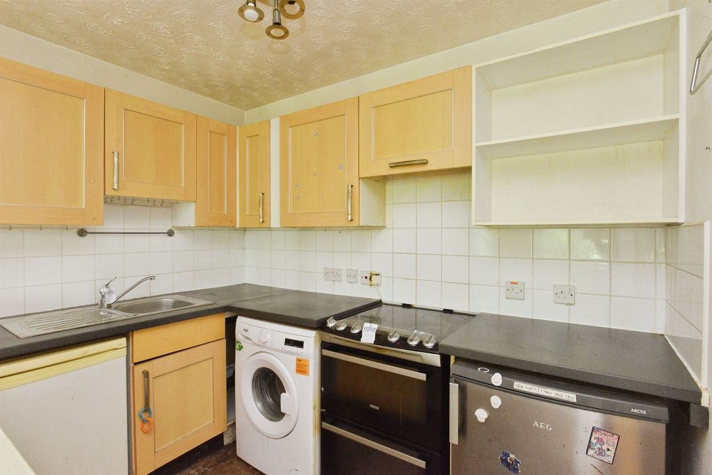 Property photo 3 of 8