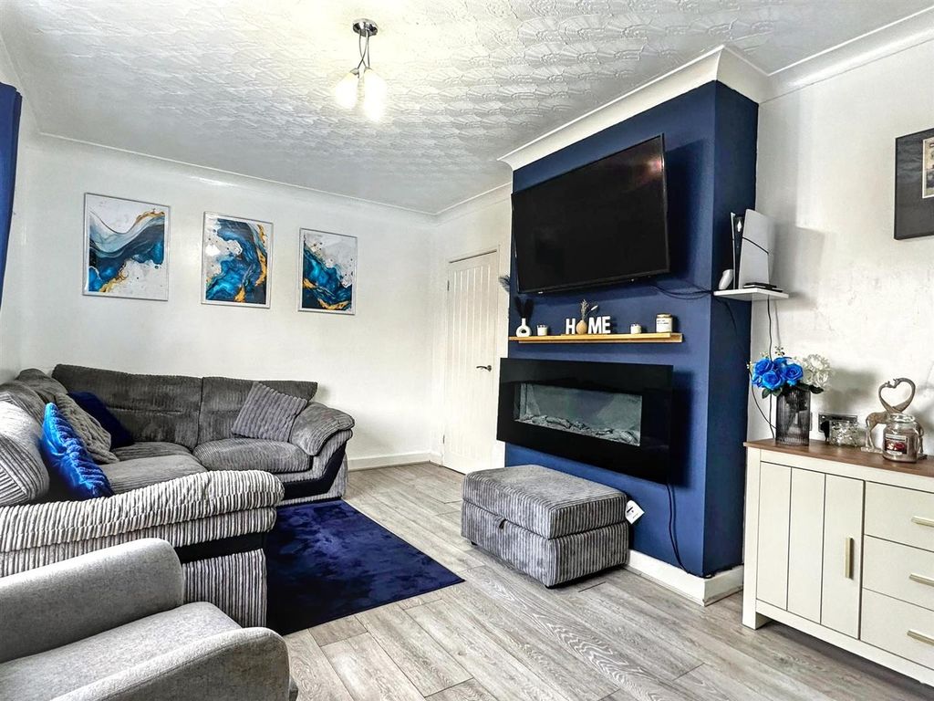 Property photo 2 of 20 Living Room