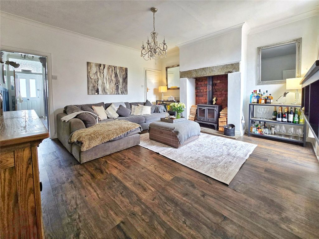 Property photo 3 of 19 Living Room