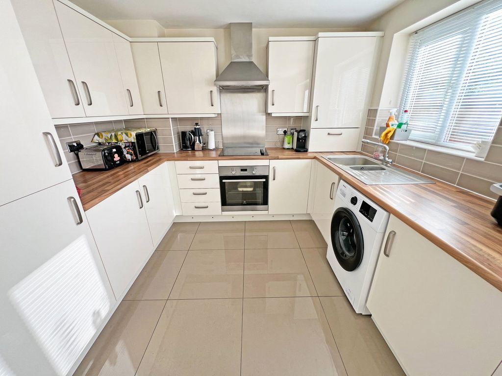 Wye Close, Leicester, Leicestershire LE4, 3 bed semi-detached house for ...
