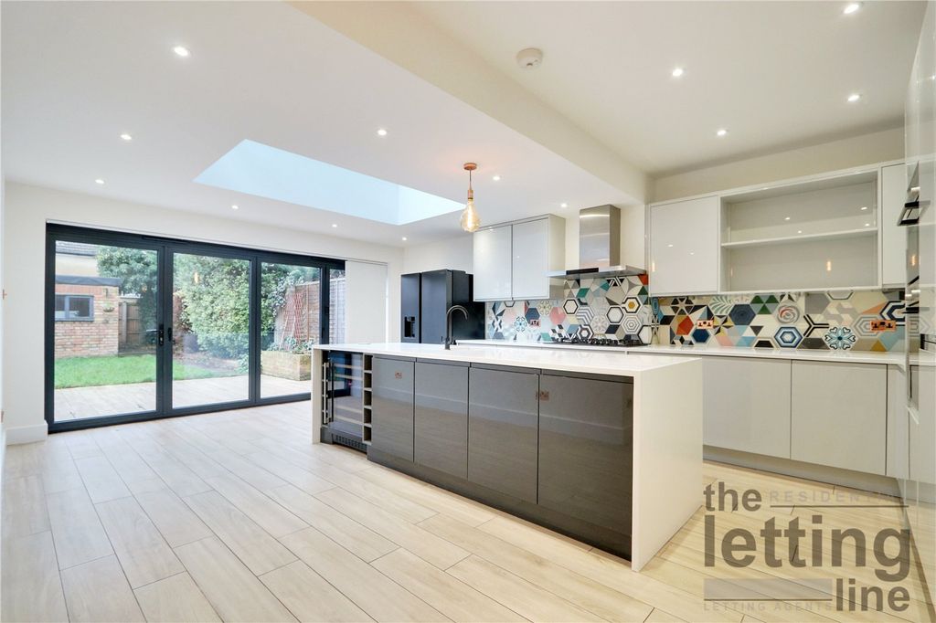 Property photo 1 of 23 Picture No. 10