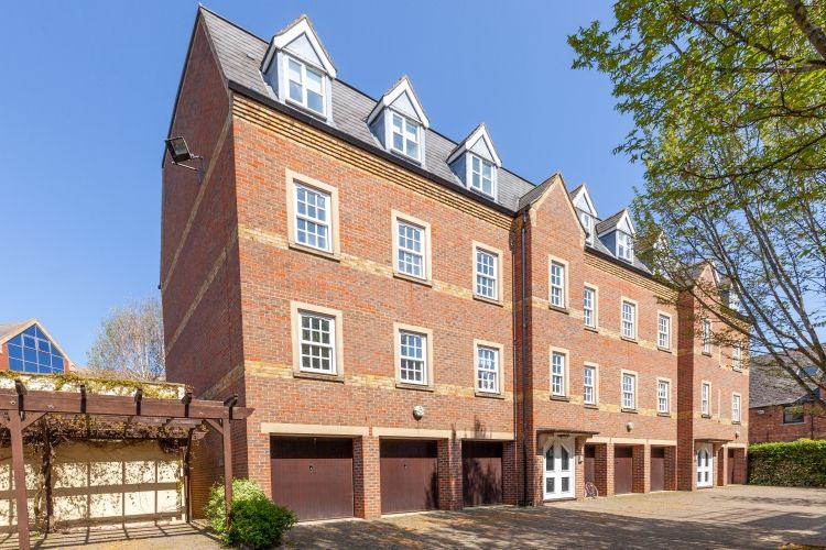 Property photo 1 of 8 220641