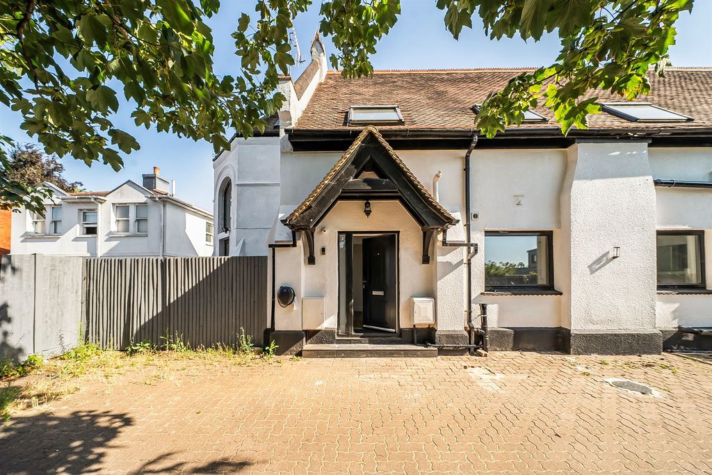 Property photo 1 of 18