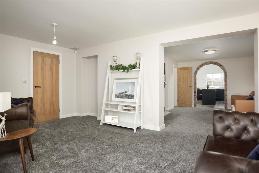 Property photo 3 of 24 00011.Jpg