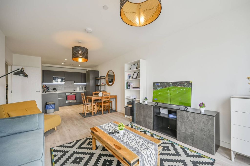 Property photo 3 of 14