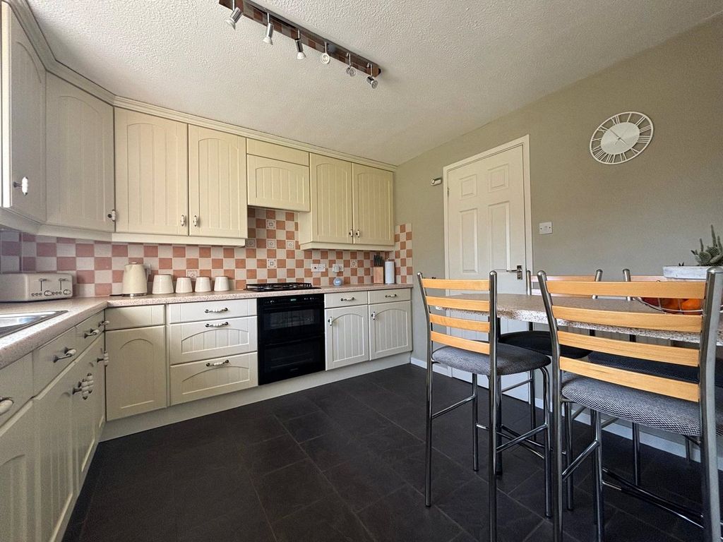 Property photo 2 of 11 Picture No. 15