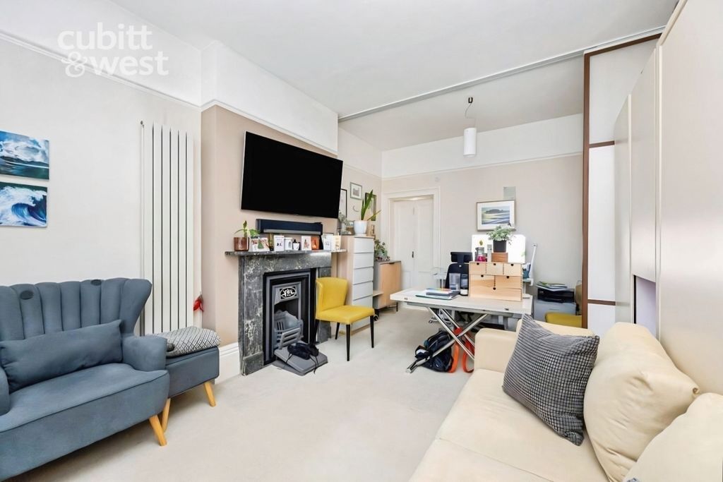 Property photo 2 of 18 Studio Room