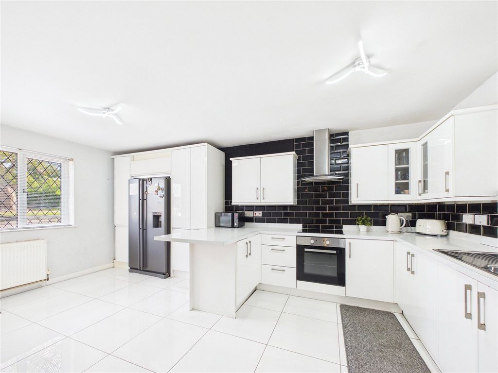 Property photo 1 of 23 Picture No. 04