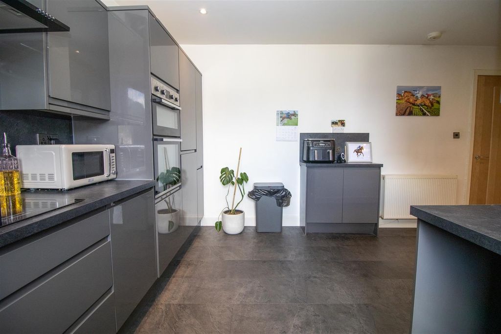 Additional image 19 of 4 bed flat for sale14/2 Havelock Street, Hawick TD9