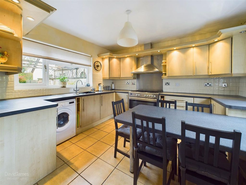 Property photo 2 of 21 Kitchen