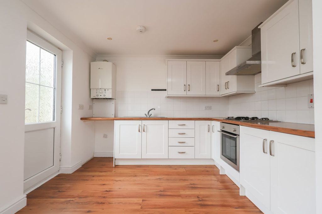 Property photo 2 of 25 Kitchen/Diner