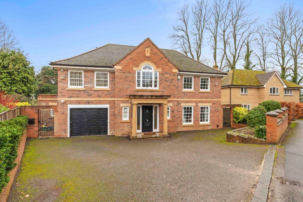 Property photo 1 of 32 12 Chilterns Park, Sl8 5Lb (Low Res)-24