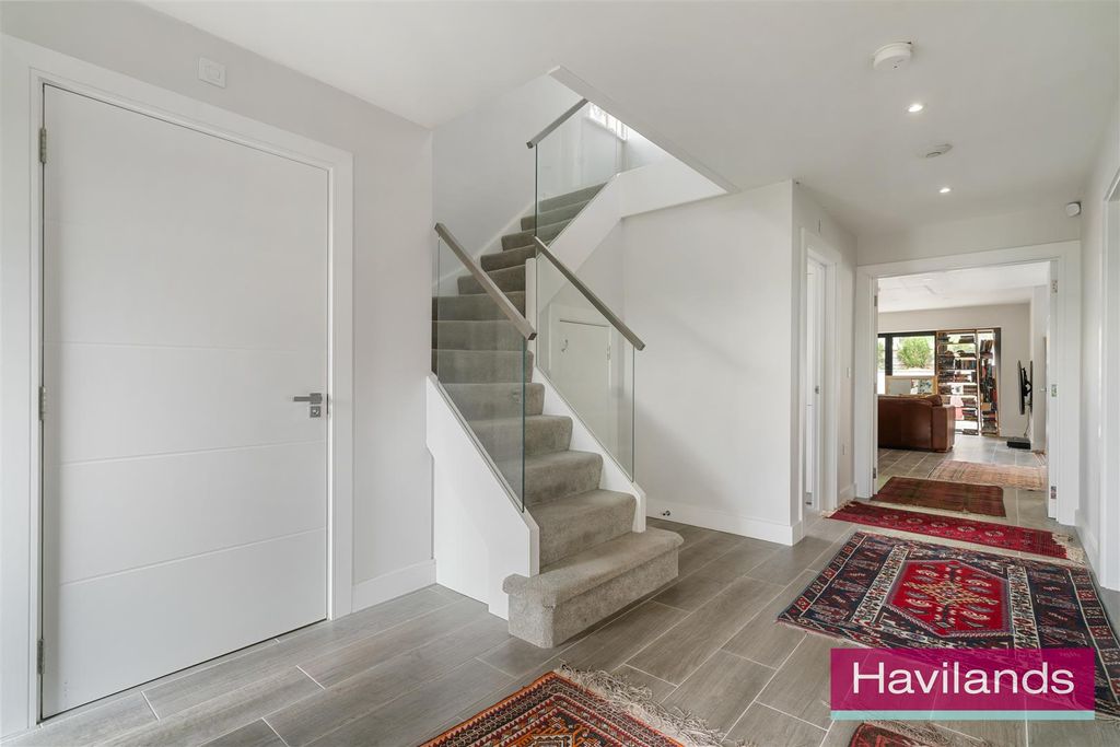 Property photo 2 of 24 The Coppice-10.Jpg