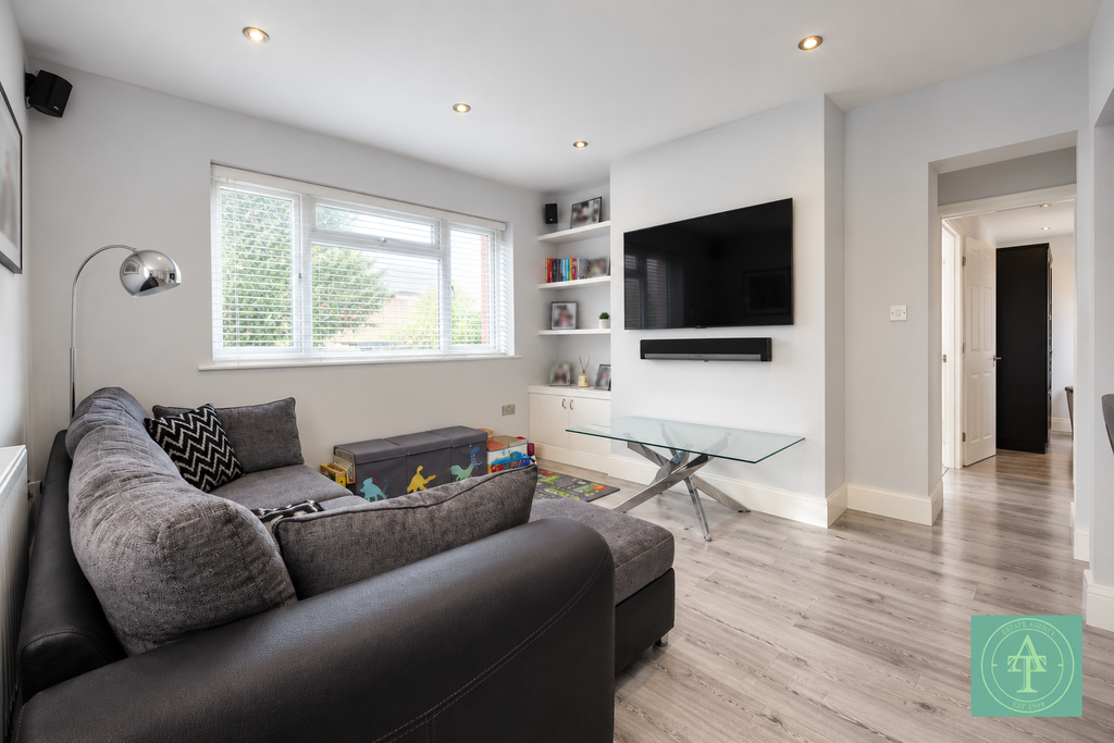 Property photo 1 of 14 Two Bedroom Maisonette For Sale