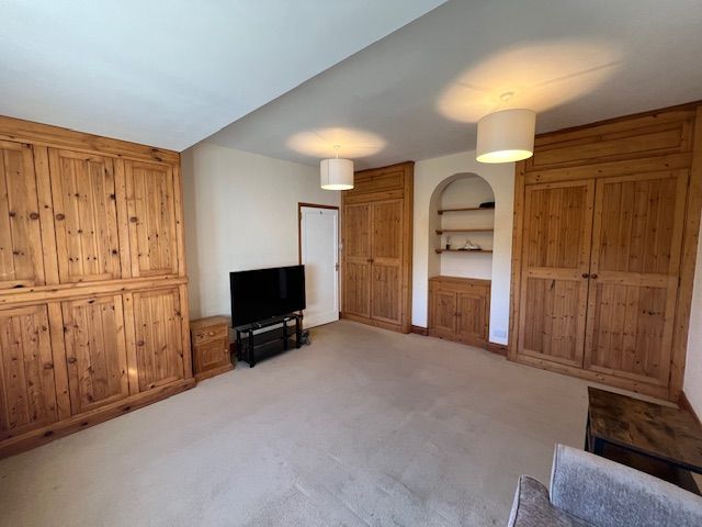 Property photo 3 of 31 Master Bedroom