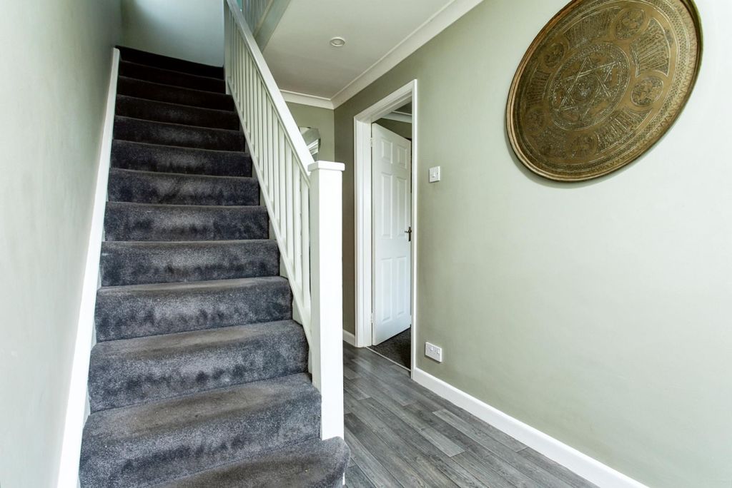 Property photo 2 of 8 Hallway