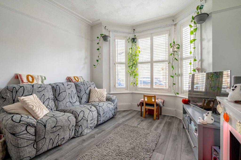 Property photo 3 of 18