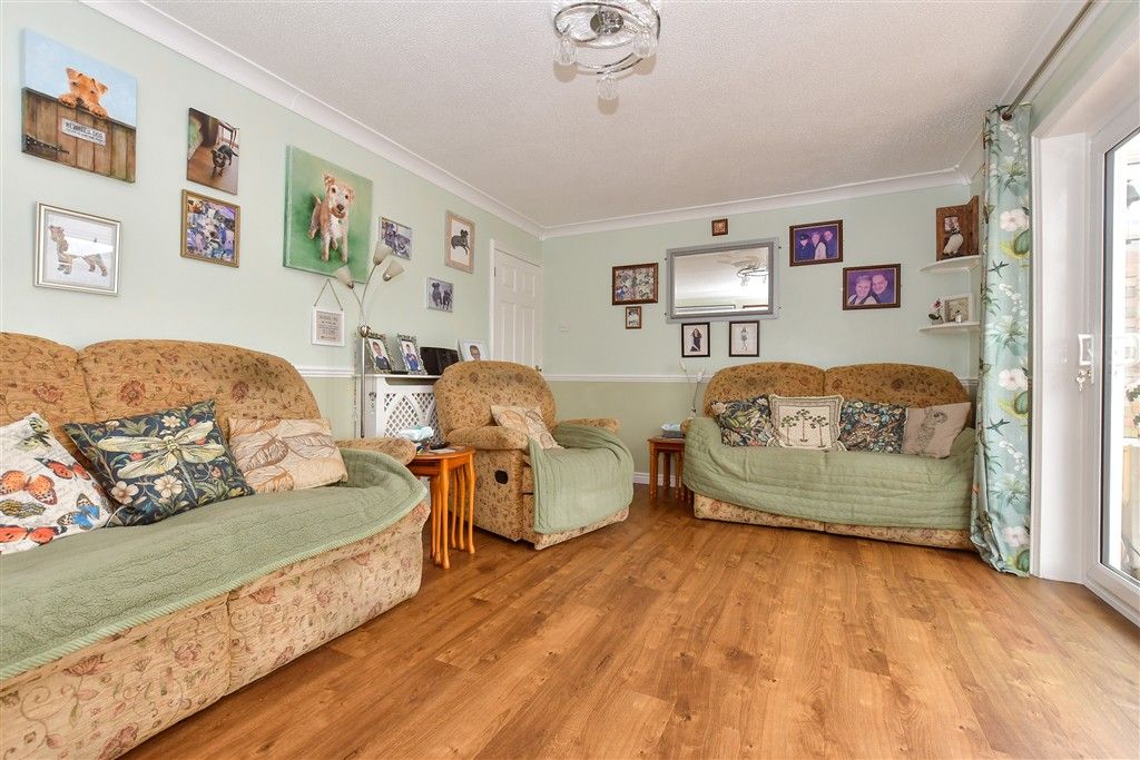 Property photo 1 of 12 Lounge