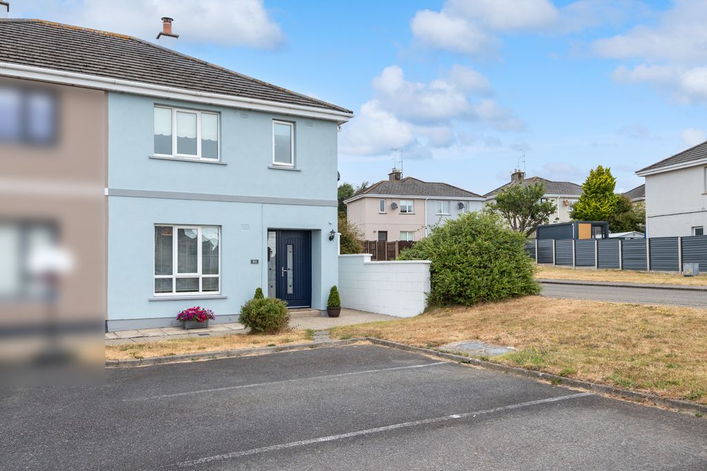 Property photo 2 of 32