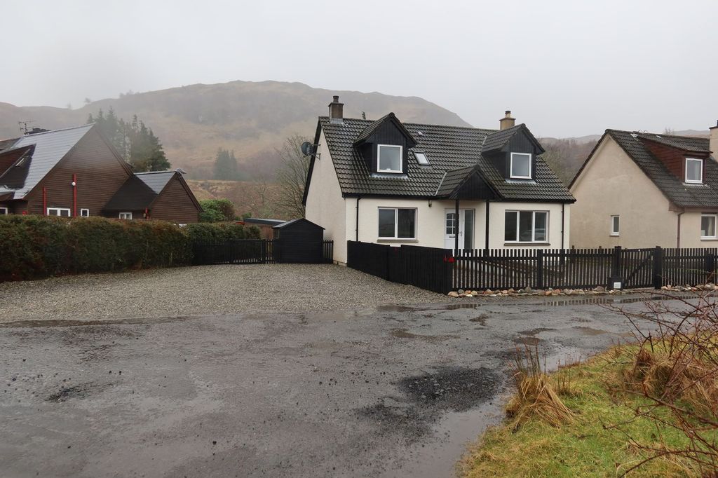 Property photo 3 of 54