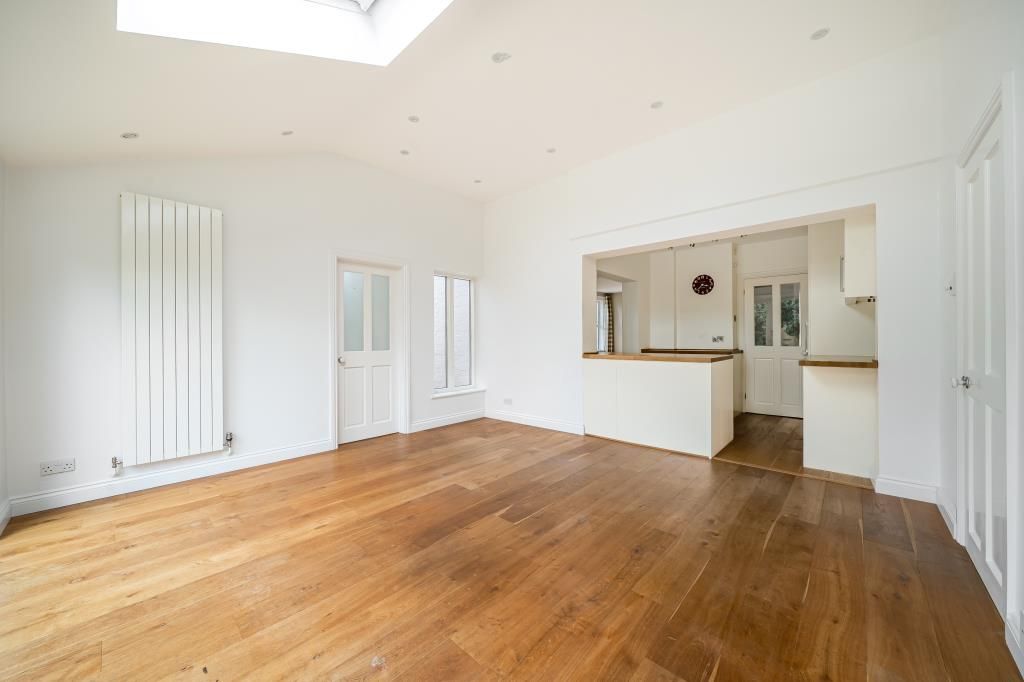 Property photo 3 of 21 Dining Area