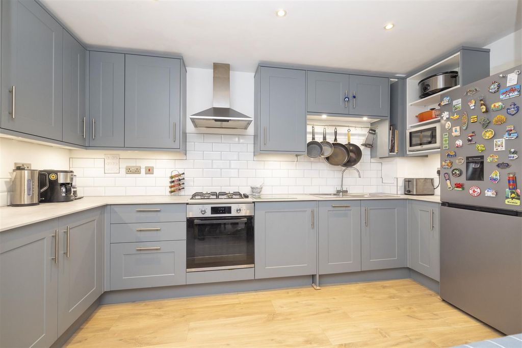 Property photo 2 of 17 Coopers Estate Agents