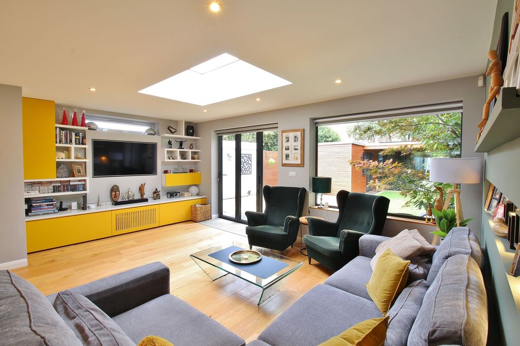 Property photo 2 of 18