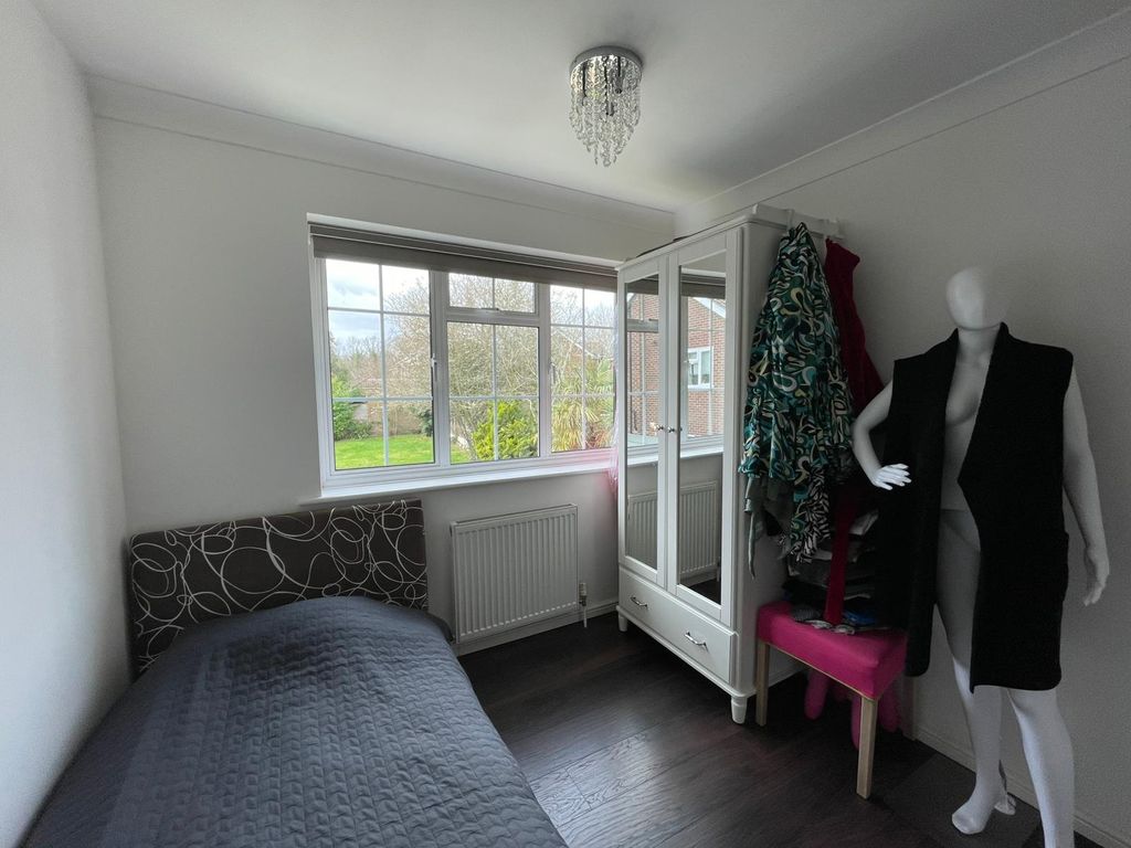 Additional image 16 of 5 bed terraced house to rentLodge Close, Chigwell IG7