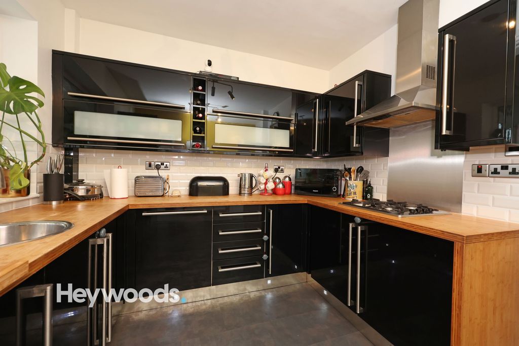 Property photo 3 of 33