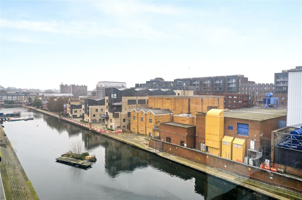 Property photo 3 of 13 Canal View