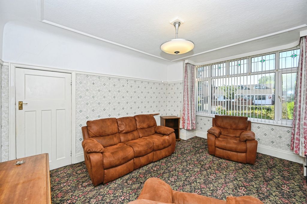 Property photo 2 of 15 Lounge