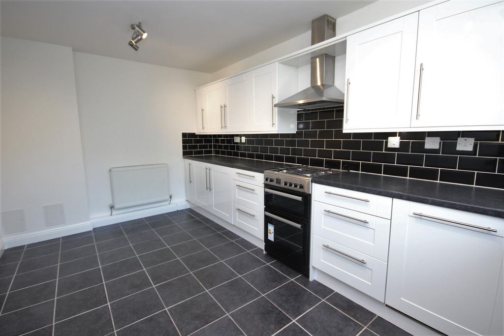 Property photo 3 of 18 Kitchen 1.Jpg