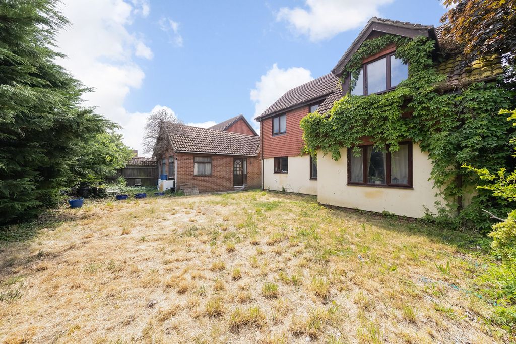 Property photo 2 of 21