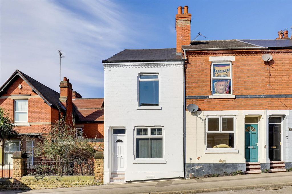 Property photo 1 of 17