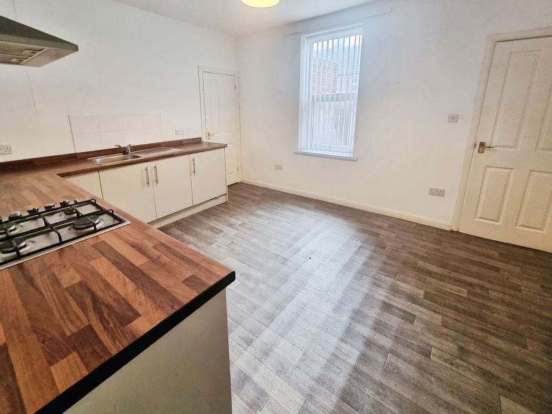 Property photo 2 of 8 Photo 4