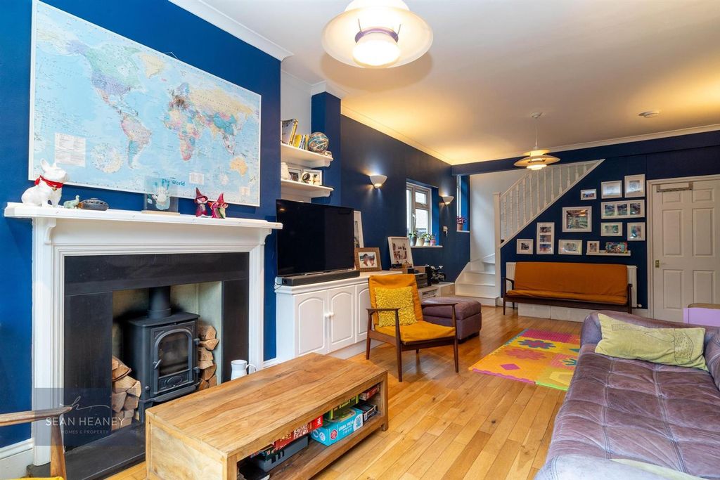 Property photo 2 of 16