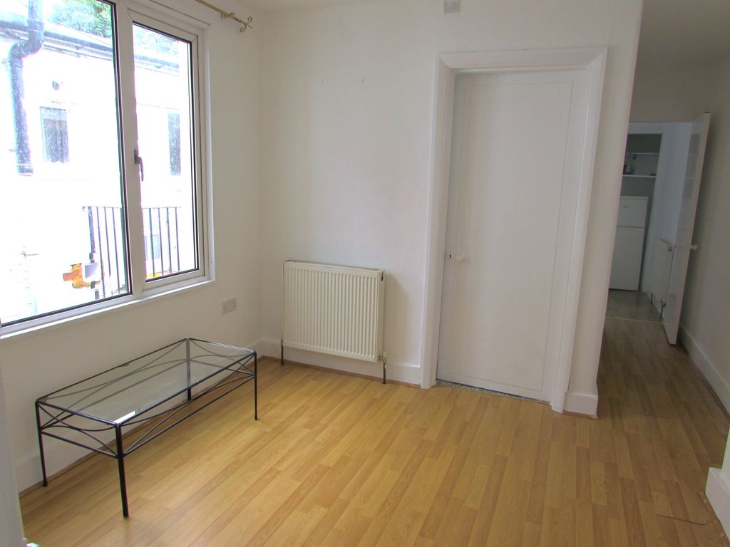 Property photo 3 of 6 Gallery