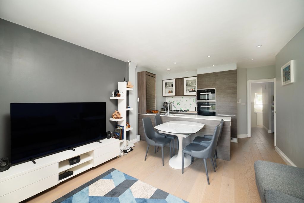 Property photo 3 of 13 5149213