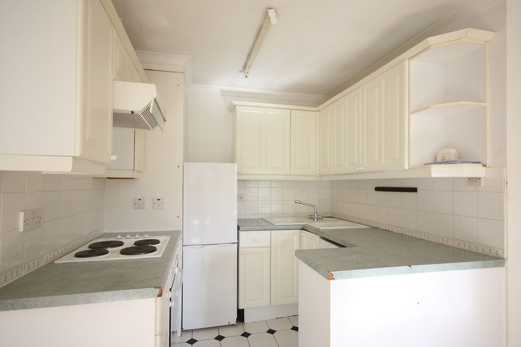 Property photo 3 of 5 Kitchen