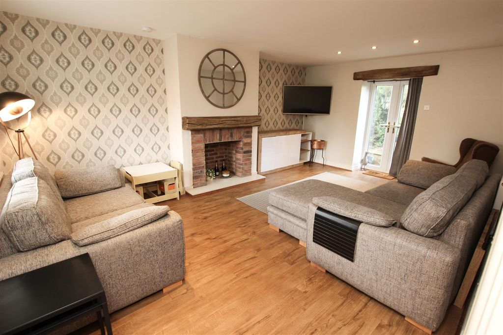 Property photo 2 of 21 Sitting Room