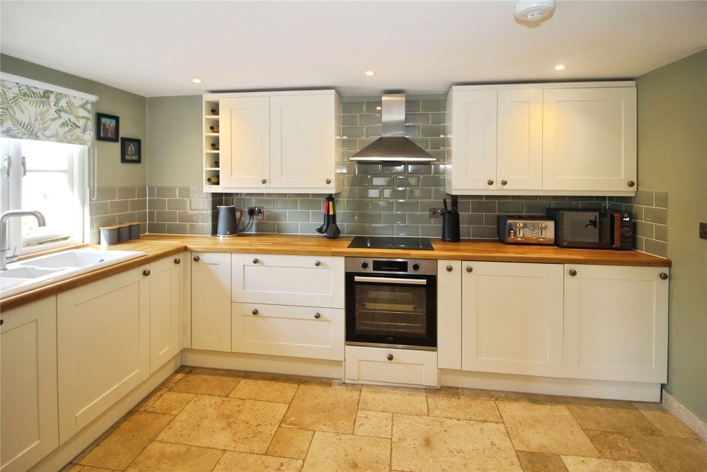 Property photo 3 of 18 Picture No. 05